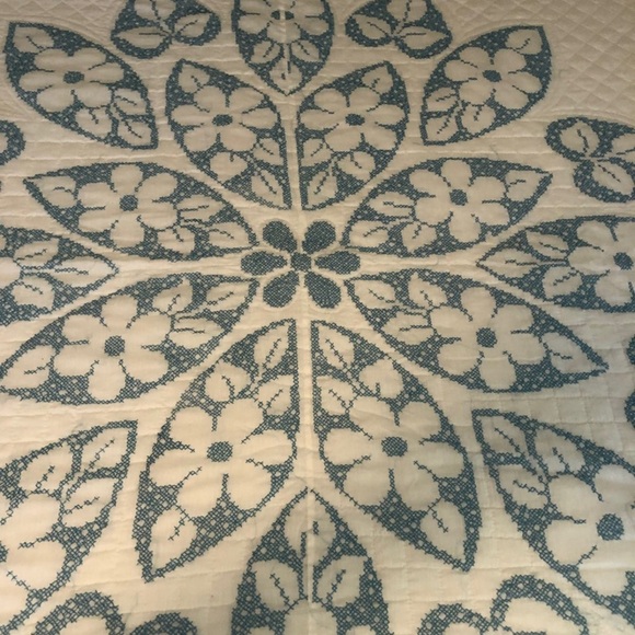 Hand Stitched Quilt - Picture 3 of 3